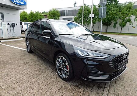 Ford Focus Turnier ST-Line X inkl. AHK/ Allwetterr.