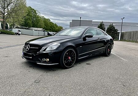 Mercedes-Benz E 250 AMG Line | 68.544km | TÜV neu bis 08.2027
