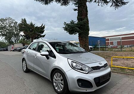 Kia Rio 1.4 CRDi Spirit KEYLESSGO/LENKRADHEIZUNG