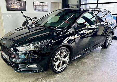 Ford Focus 2.0 Turnier ST+Navi+Recaro+BiXenon+PDC+18"