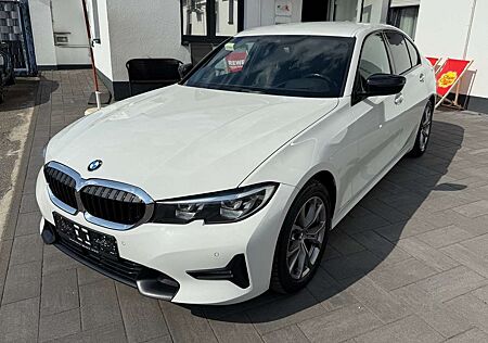 BMW 320 d xDrive Sport LED Sport-Sitze Leder HeadUp
