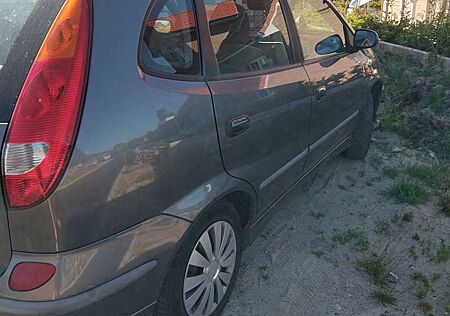 Nissan Almera Tino Acenta