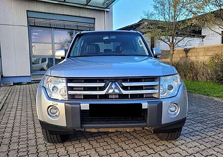 Mitsubishi Pajero 3.2 DI-D Automatik Intense