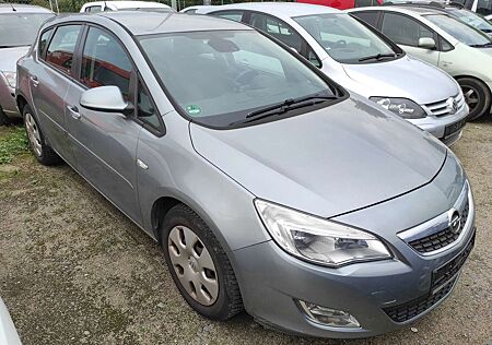 Opel Astra J 1.6 AUTOMATIK KLIMA SHZ SERVO ABS PDC ESP RADIO