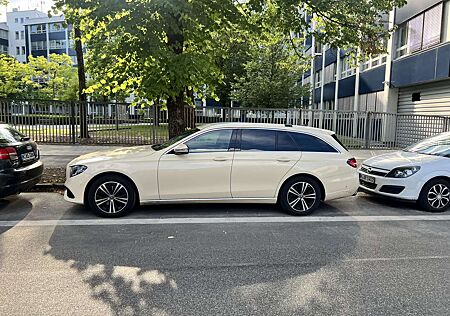 Mercedes-Benz E 220 d T 9G-TRONIC