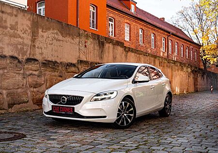 Volvo V40 LinjeSvart/KAMERA/SHZG/TEMPO/KLIMAAUTO/LEDER
