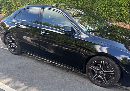 Mercedes-Benz A 220 A 220d Limo AMG 360° HeadUp Keyless Pano