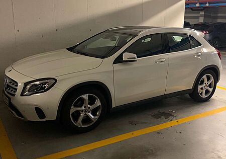 Mercedes-Benz GLA 180 (156.942)