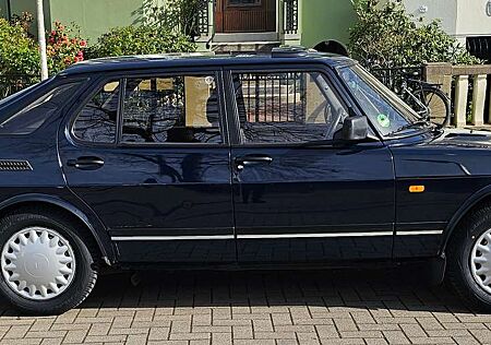 Saab 900 i 16