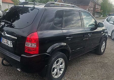 Hyundai Tucson 2.0 2WD Automatik ,verliert Wasser
