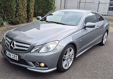 Mercedes-Benz E 250 E-Klasse Coupe CGI Coupe BlueEFFICIENCY AMG-LINE