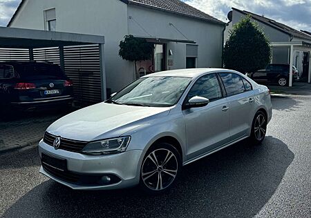 VW Jetta Volkswagen 1.2 TSI Sportline, TÜV&Steuerkette NEU! S-Heft