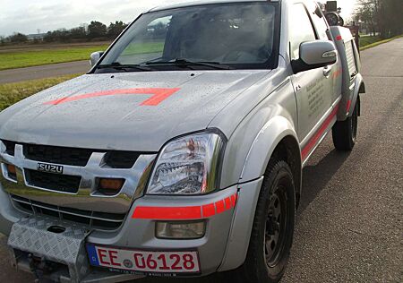 Isuzu PICK UP Abschleppwagen
