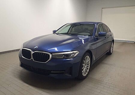 BMW 520 d APPLNK LED TEMP STHZG DISPLAYKEY PDC WINTER