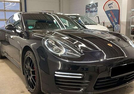 Porsche Panamera GTS PDK