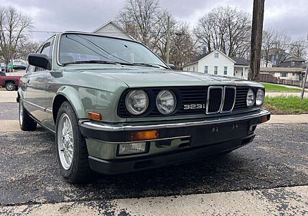 BMW 323 i