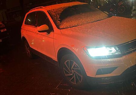 VW Tiguan Volkswagen 2.0 TSI 4Motion (BlueMotion Technology) DSG Sound