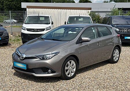 Toyota Auris Edition-S Kamera 8-fach bereift