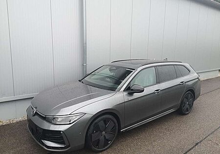 VW Passat Variant Volkswagen 2.0 TDI DSG 4Motion R-Line Pano 19 Zoll Head Up AH