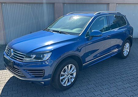 VW Touareg Volkswagen R-Line V6 3.0 TDI 4M LED Matrix Exe Edi