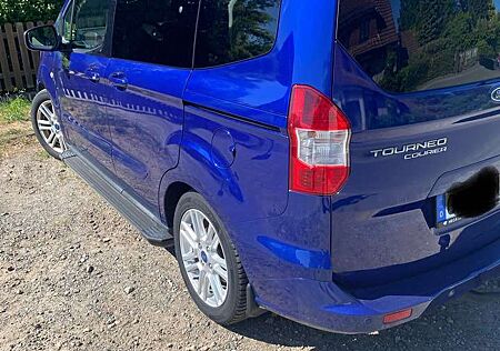 Ford Tourneo Courier 1.0 EcoBoost Titanium