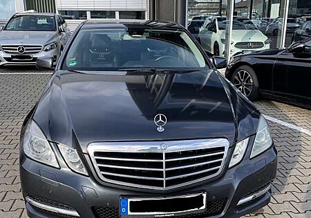 Mercedes-Benz E 220 CDI DPF BlueEFFICIENCY 7G-TRONIC Avantgarde