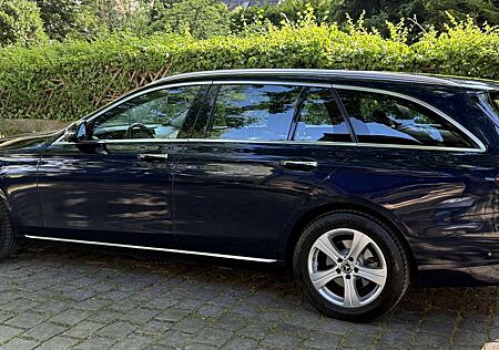 Mercedes-Benz E 220 d T 4M.Voll.Leder.SHZ/Lüft.Pano.Avantgarde