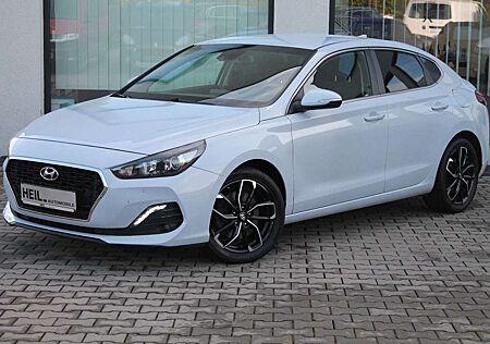 Hyundai i30 Fastback Trend*SHZ*NAVI*KAMERA*