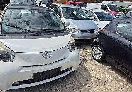 Toyota iQ +