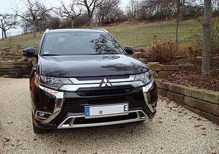 Mitsubishi Outlander PHEV 2.4 4WD Plus Intro