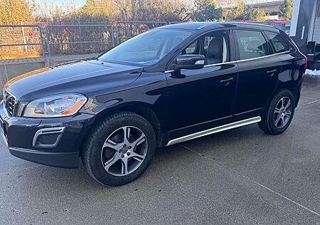 Volvo XC 60 XC60 Summum 2,4 AWD AHK Leder Panorama