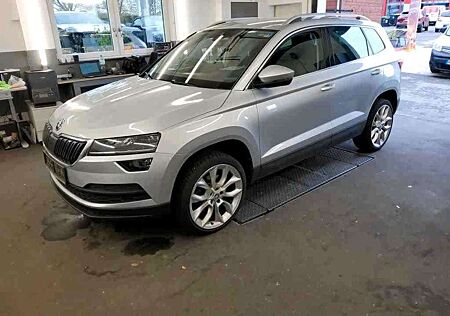 Skoda Karoq Style1.6TDI DSG Navi AHK SHZ Alu19