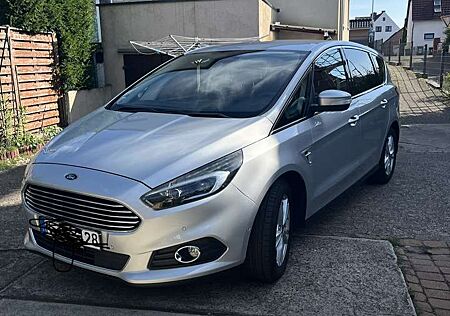 Ford S-Max Titanium