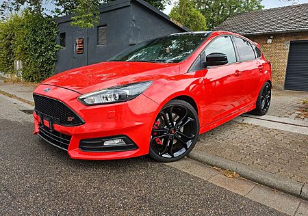 Ford Focus 2,0 EcoBoost ST Leder-Sport-Paket