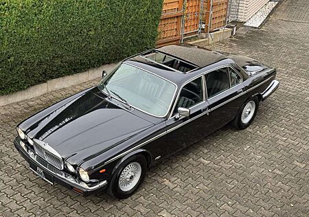 Jaguar Daimler Double Six sehr elegant