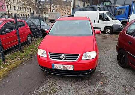 VW Touran Volkswagen Highline Opafahrzeug erst67000 TÜV neu