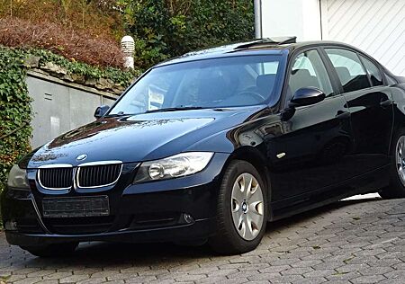 BMW 318 i E90 -KLIMA -HU: 8/25-Scheckheft-6-Gang-Durchlade