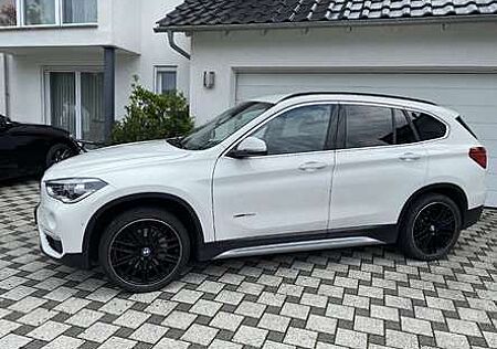 BMW X1 xDrive20i - Sportlook, 19Zoll, 8-fach, Vollleder