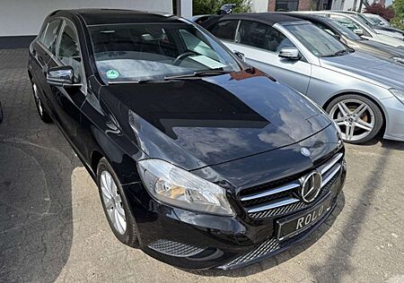 Mercedes-Benz A 180 BlueEff Style Navi Leder Allwetter LED