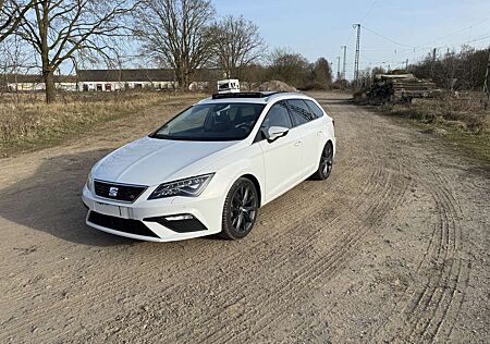 Seat Leon Fr ST 2.0TDI SHZ AHK LED PANO RFK 18" BEATS