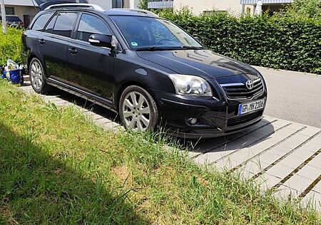 Toyota Avensis 2.0 Team
