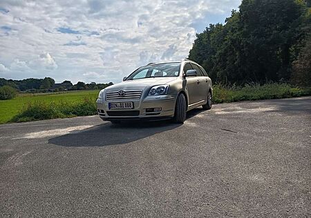 Toyota Avensis 2.0 VVT-i Combi Automatik Executive