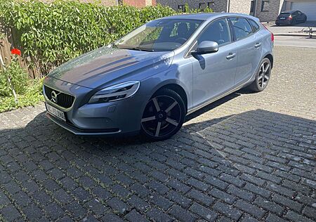Volvo V40 T2 Momentum