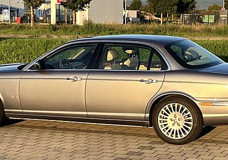 Jaguar XJ8 (X356) 3.5 Lang (LWB) Beige / Schwarz / Grau