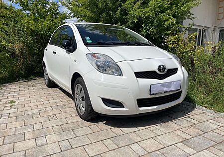 Toyota Yaris wenig gefahrenes gepflegtes Rentner-Zweitauto