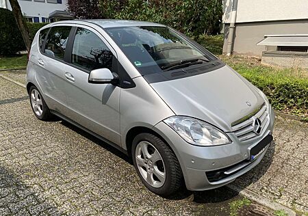 Mercedes-Benz A 160 Mercedes BlueEFFICIENCY silber-metallic