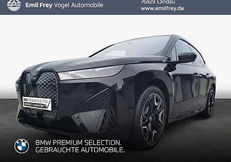 BMW iX xDrive40 AHK* Pano* H/K*