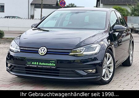 VW Golf Volkswagen VII Lim. 1.5 TSI Highline *LED/MASSAGE/ACC*