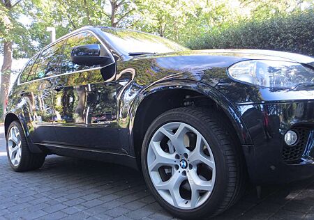 BMW X5 xDrive50i+M-Paket+Vollausstattung+Scheckheft+Garage
