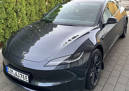 Tesla Model 3 SR+ Highland St. Grey Anhängerkupplung Winterräd